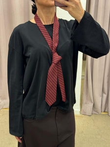 T-SHIRT NERA CON CRAVATTA MARYLEY