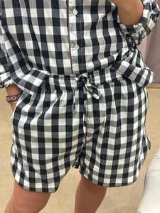 SHORTS BIANCO E NERO TENSIONE IN