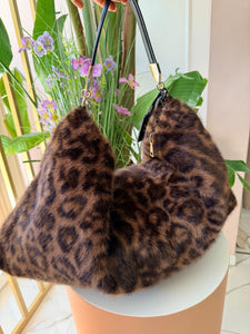 BORSA FOULARD GRANDE IN PELLICCIA MACULATA LIUJO