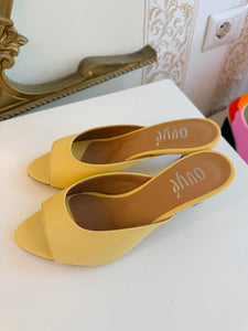 SANDALO GIALLO OVYE