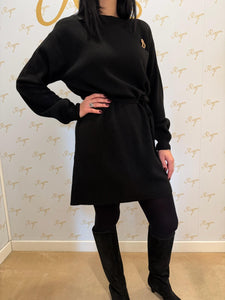 MINI ABITO NERO IN MAGLIA CN SPILLA TENSIONE IN