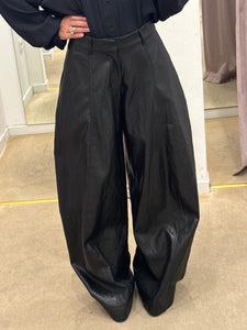 PANTALONE IN ECO-PELLE NERA ELEH