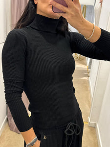 MAGLIA DOLCEVITA NERA A COSTINE TENSIONE IN