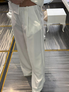 PANTALONE MILK AMPIO CON PINCES IMPERIAL